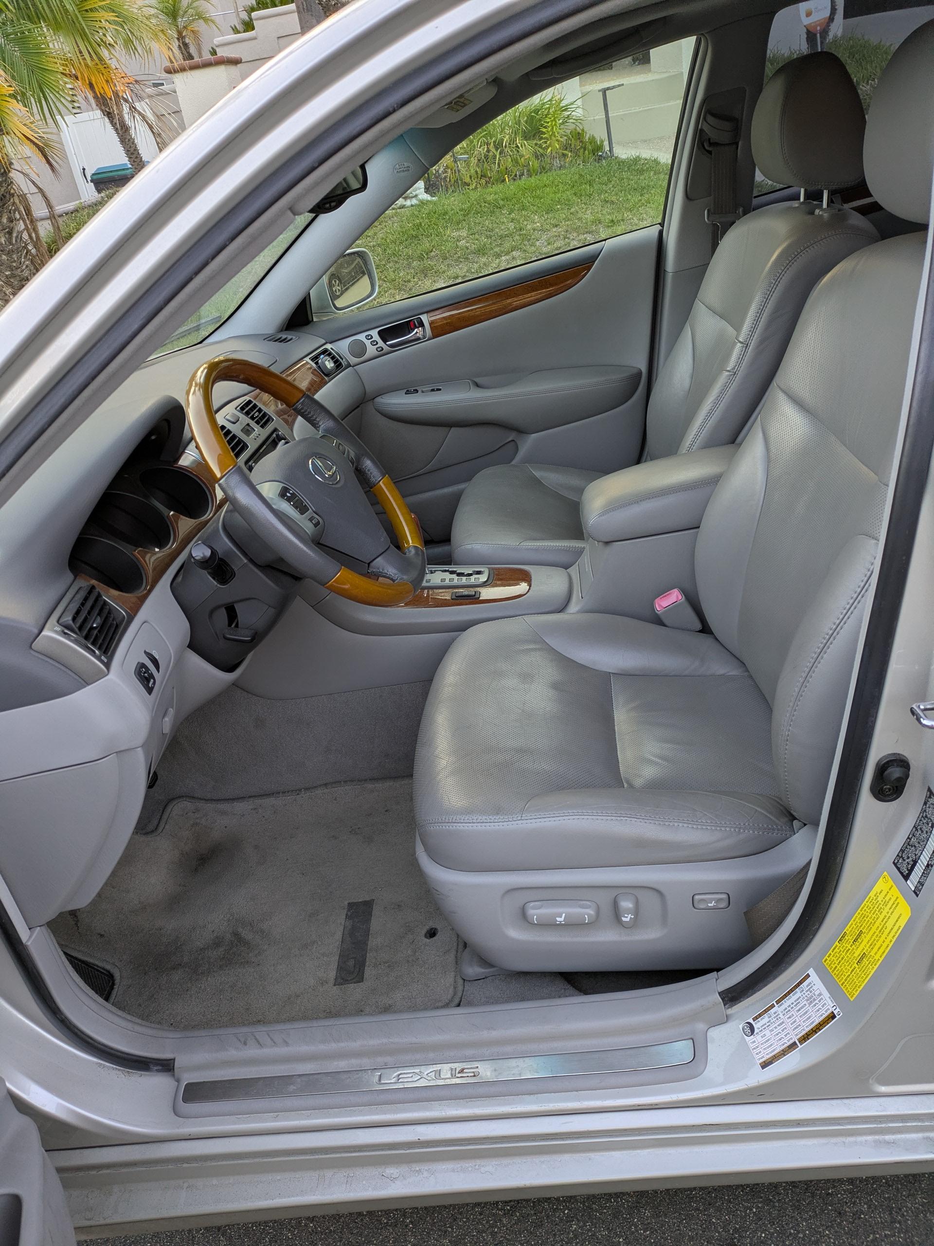 Used 2006 Lexus ES 330 w/ DVD Navigation System Pkg FWD image 4