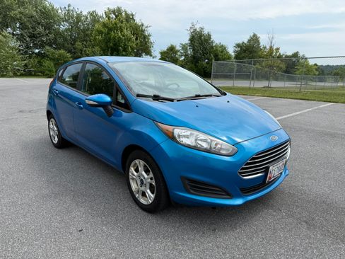 Used 2015 Ford Fiesta SE FWD image 2