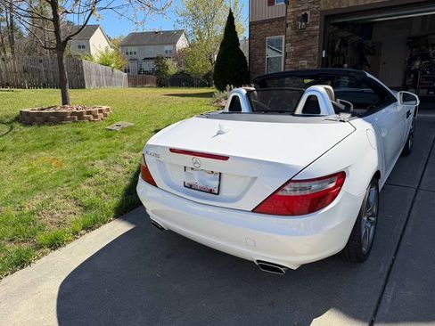 Used 2015 Mercedes-Benz SLK 250 image 2