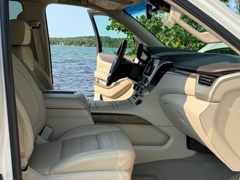 Used 2019 GMC Yukon XL Denali w/ Denali Ultimate Package AWD/4WD image 14