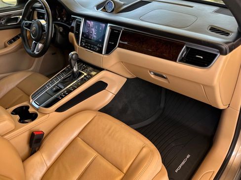 Used 2018 Porsche Macan Sport Edition image 19