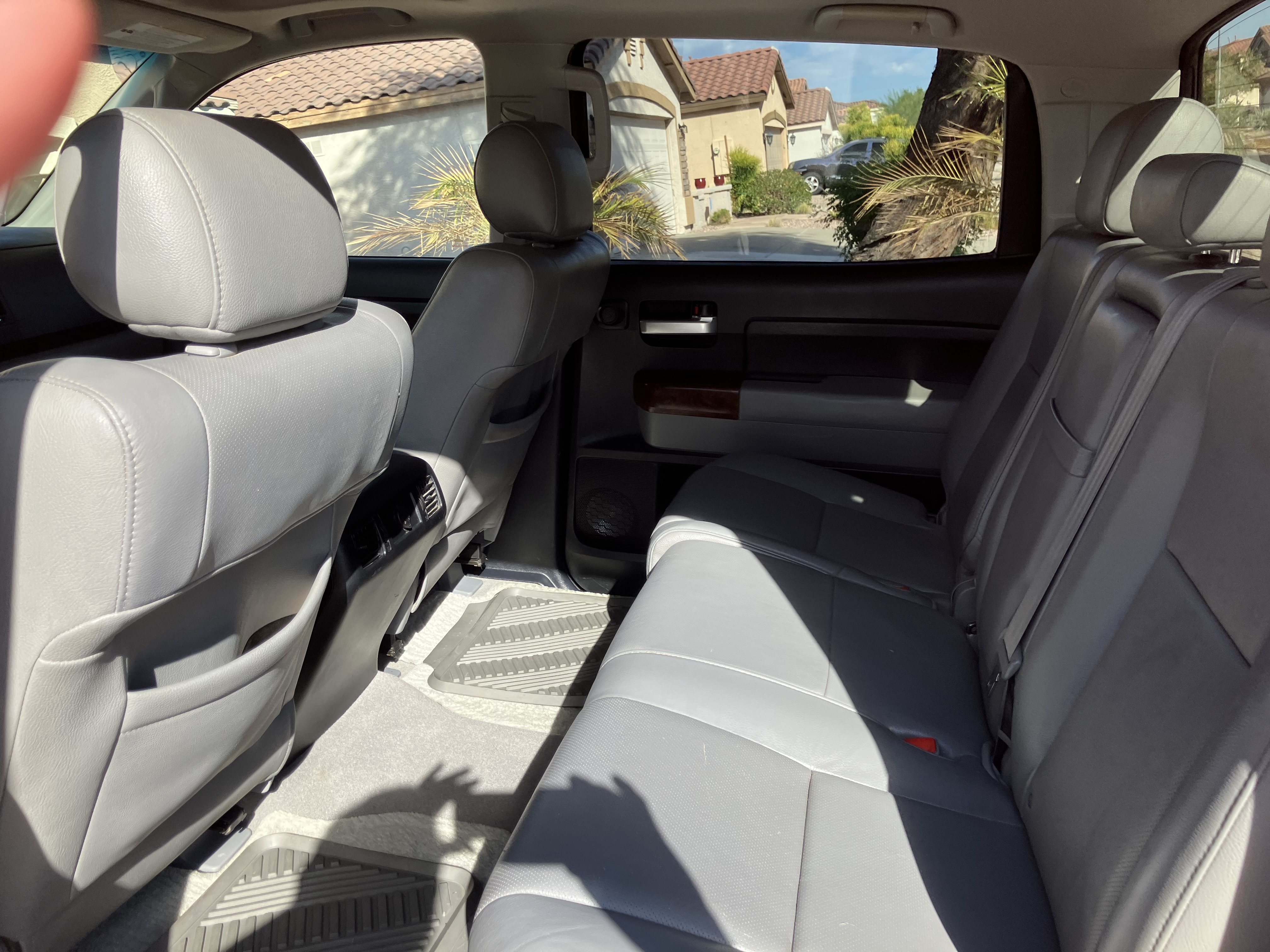 Used 2011 Toyota Tundra Limited w/ Platinum Pkg AWD/4WD image 8