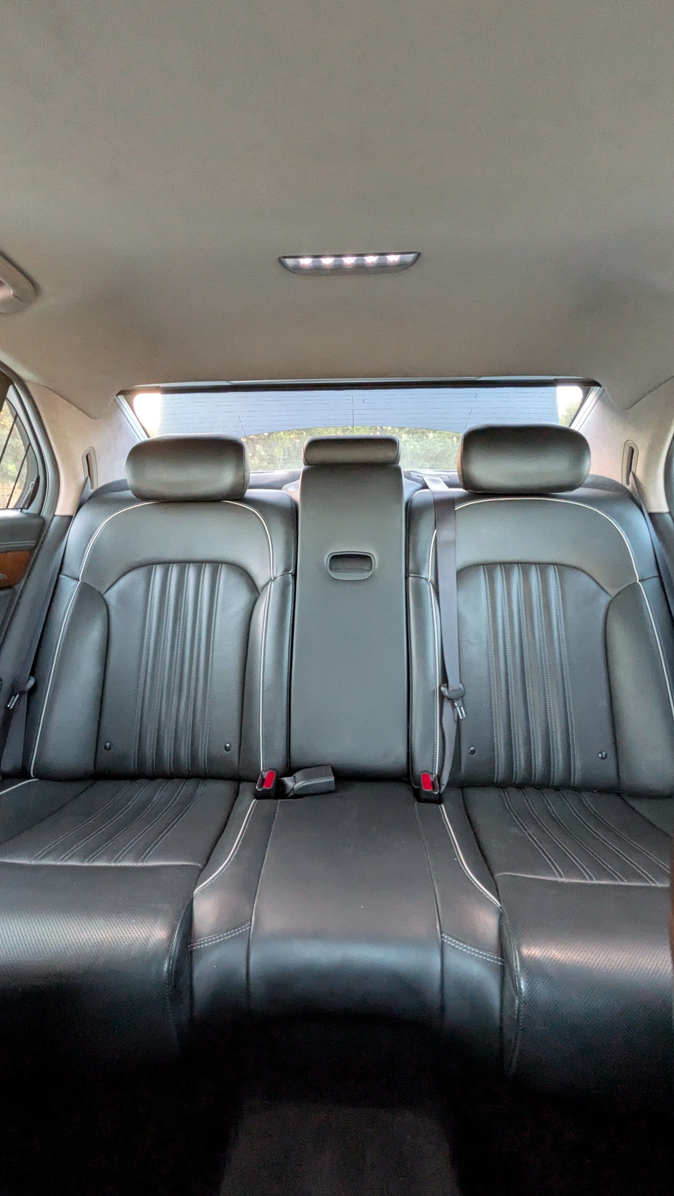 Used 2018 Genesis G90 3.3T Premium RWD image 24