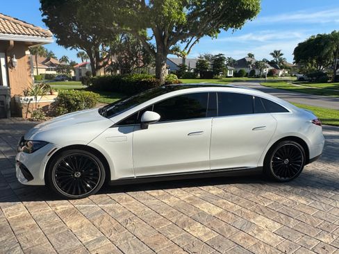 Used 2023 Mercedes-Benz EQE 500 4MATIC Sedan image 1