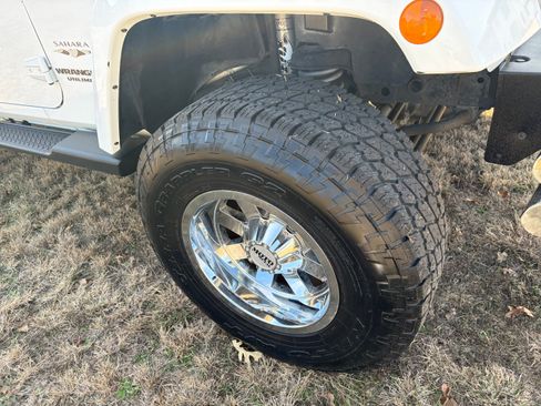 Used 2017 Jeep Wrangler Unlimited Sahara w/ Max Tow Package image 17