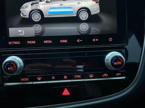 Used 2020 Mitsubishi Outlander GT image 18