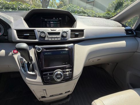 Used 2015 Honda Odyssey EX-L image 27