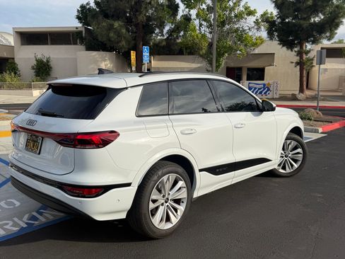 Used 2025 Audi Q6 e-tron Premium Plus w/ Premium Plus RWD image 4