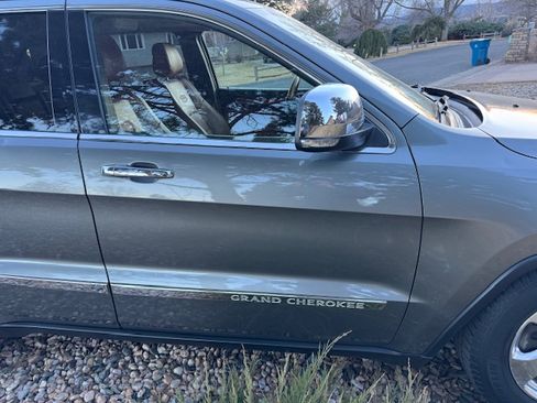 Used 2011 Jeep Grand Cherokee Overland image 10