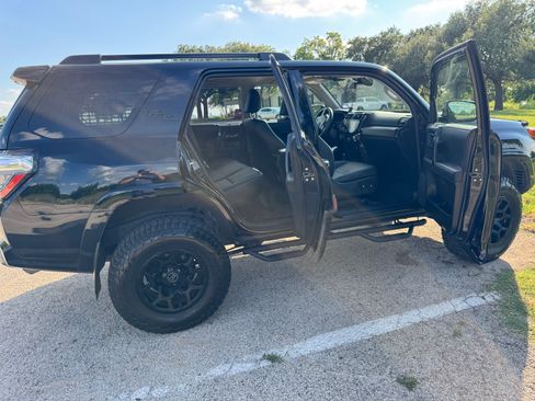 Used 2021 Toyota 4Runner TRD Off-Road Premium AWD/4WD image 18