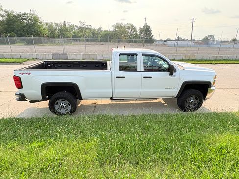 Used 2019 Chevrolet Silverado 2500 W/T AWD/4WD image 10