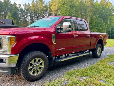Used 2017 Ford F250 XLT w/ XLT Premium Package AWD/4WD image 8