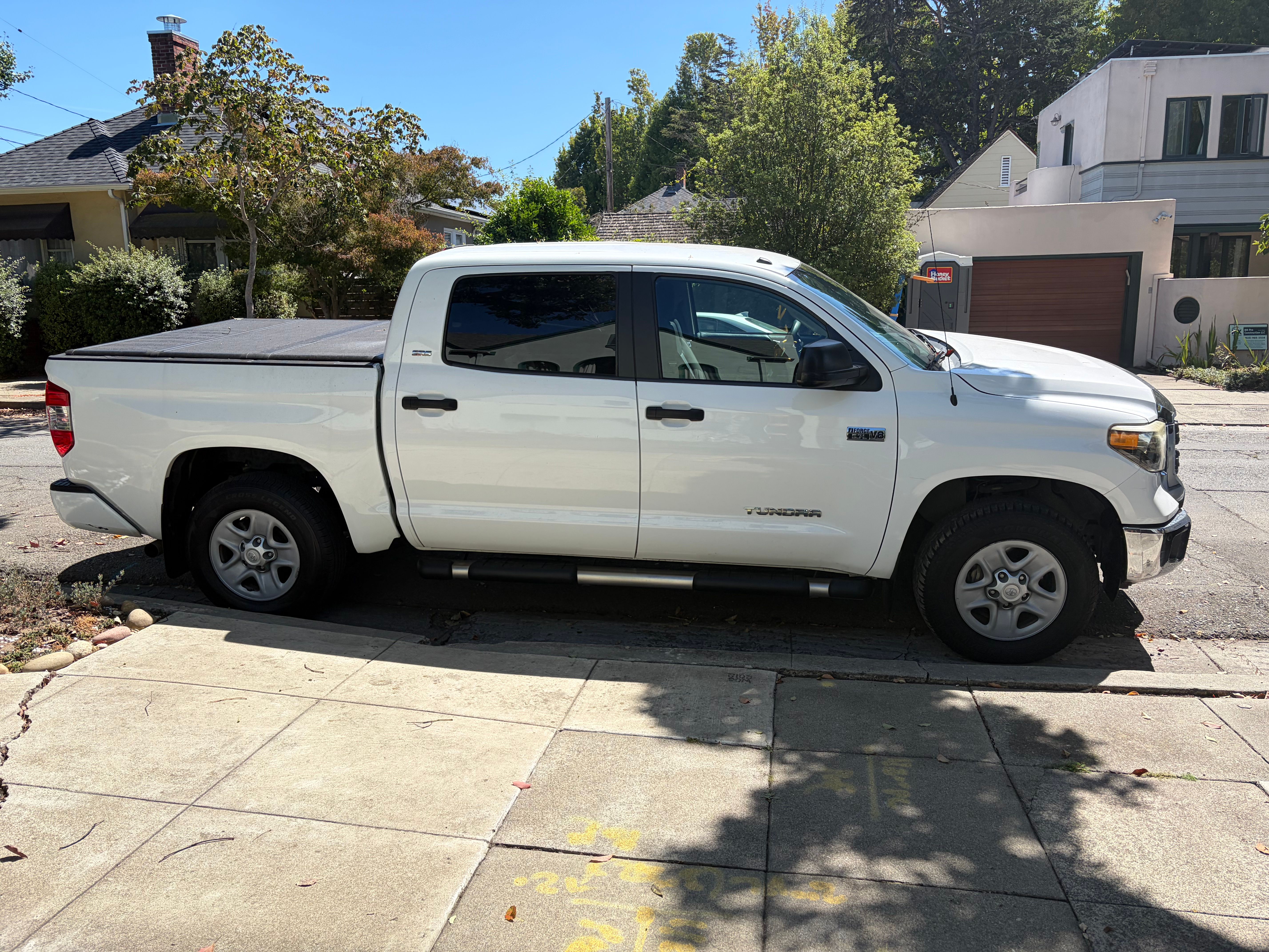 Used 2018 Toyota Tundra SR5 w/ SR5 Upgrade Package AWD/4WD image 2