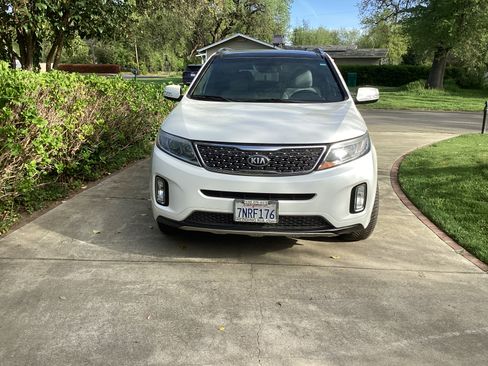 Used 2014 Kia Sorento SX image 1