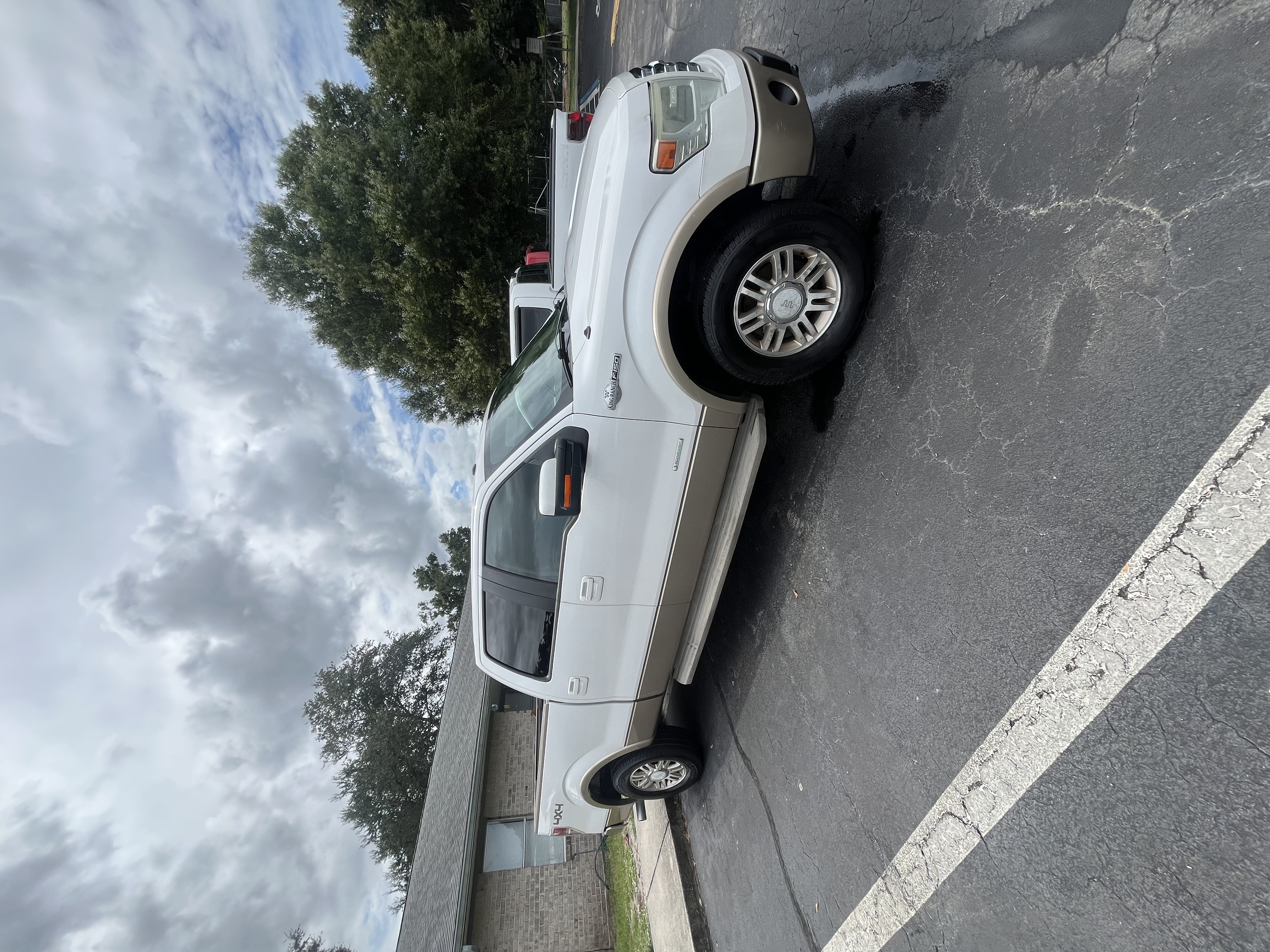 Used 2014 Ford F150 King Ranch w/ King Ranch Luxury Package AWD/4WD image 4