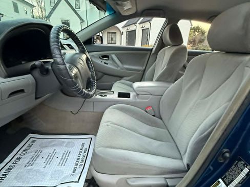 Used 2009 Toyota Camry image 2