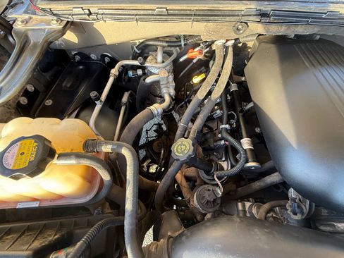 Used 2001 Chevrolet Suburban LT w/ LT Preferred Equipment Group image 23