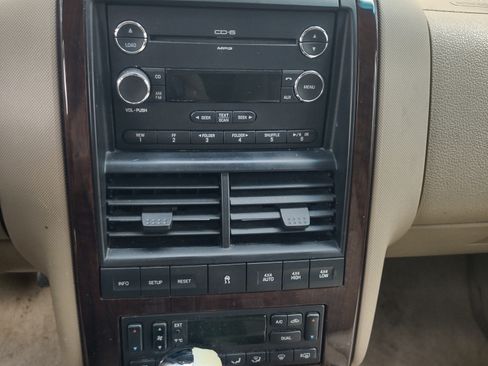 Used 2010 Ford Explorer Limited image 13