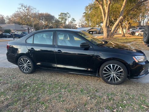 Used 2016 Volkswagen Jetta Sport w/ Lighting Package image 11