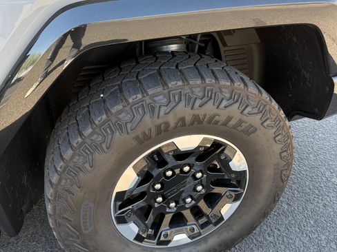 Used 2024 GMC Hummer EV 3X w/ Extreme Off-Road Package AWD/4WD image 16