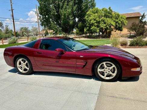 Used 2003 Chevrolet Corvette Coupe w/ Preferred Equipment Group image 6