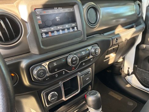 Used 2022 Jeep Gladiator Sport w/ Trailer Tow Package image 11