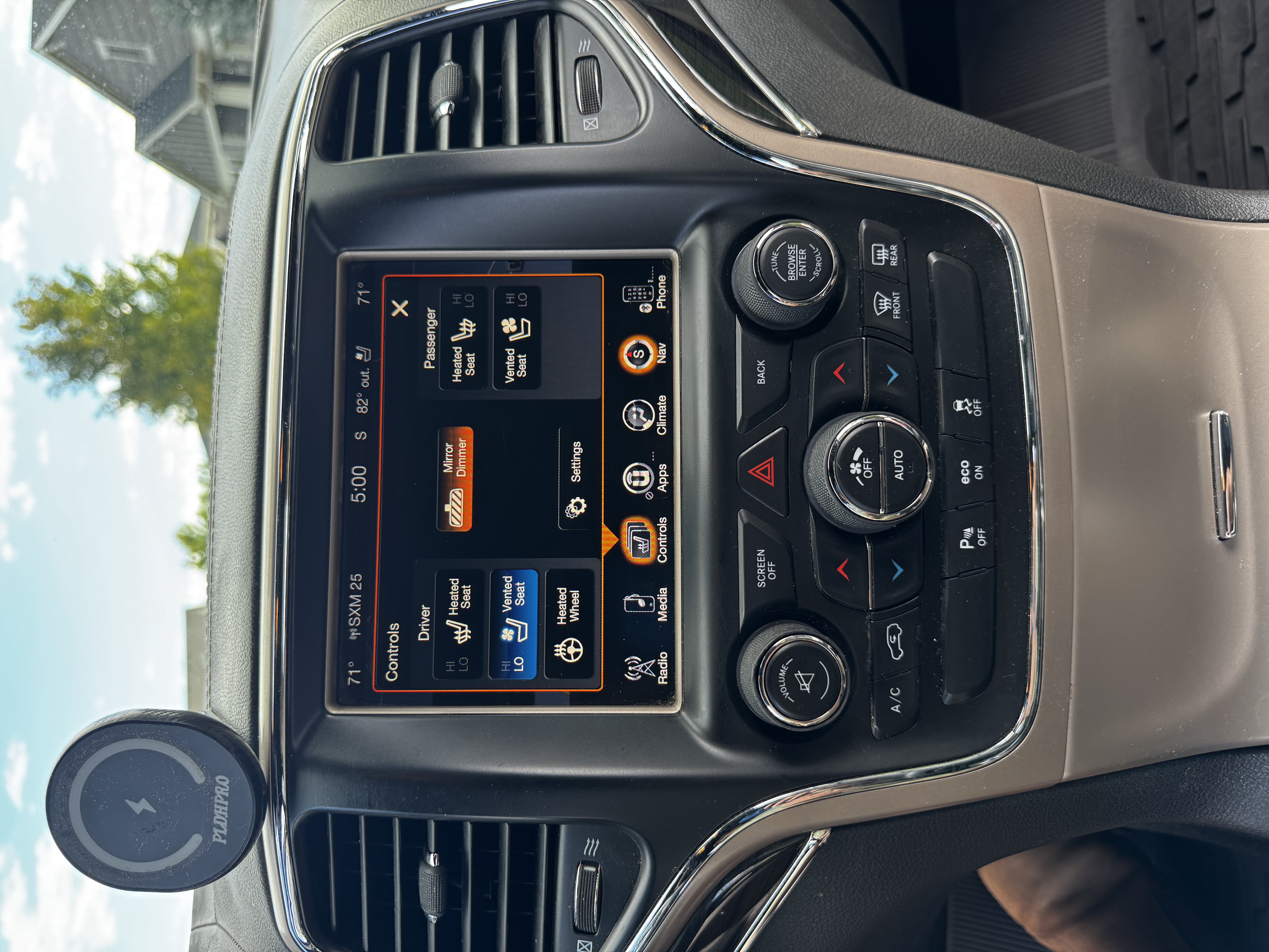 Used 2014 Jeep Grand Cherokee Overland AWD/4WD image 14