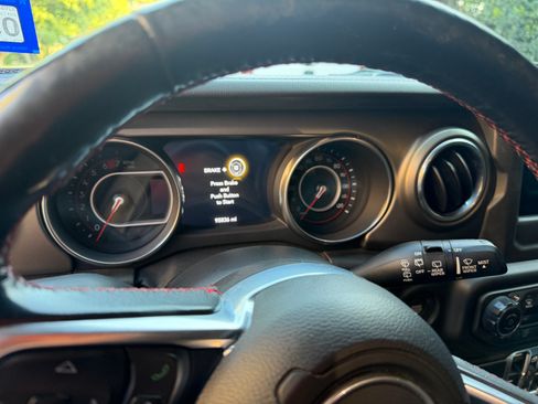 Used 2019 Jeep Wrangler Unlimited Rubicon w/ Cold Weather Group AWD/4WD image 22