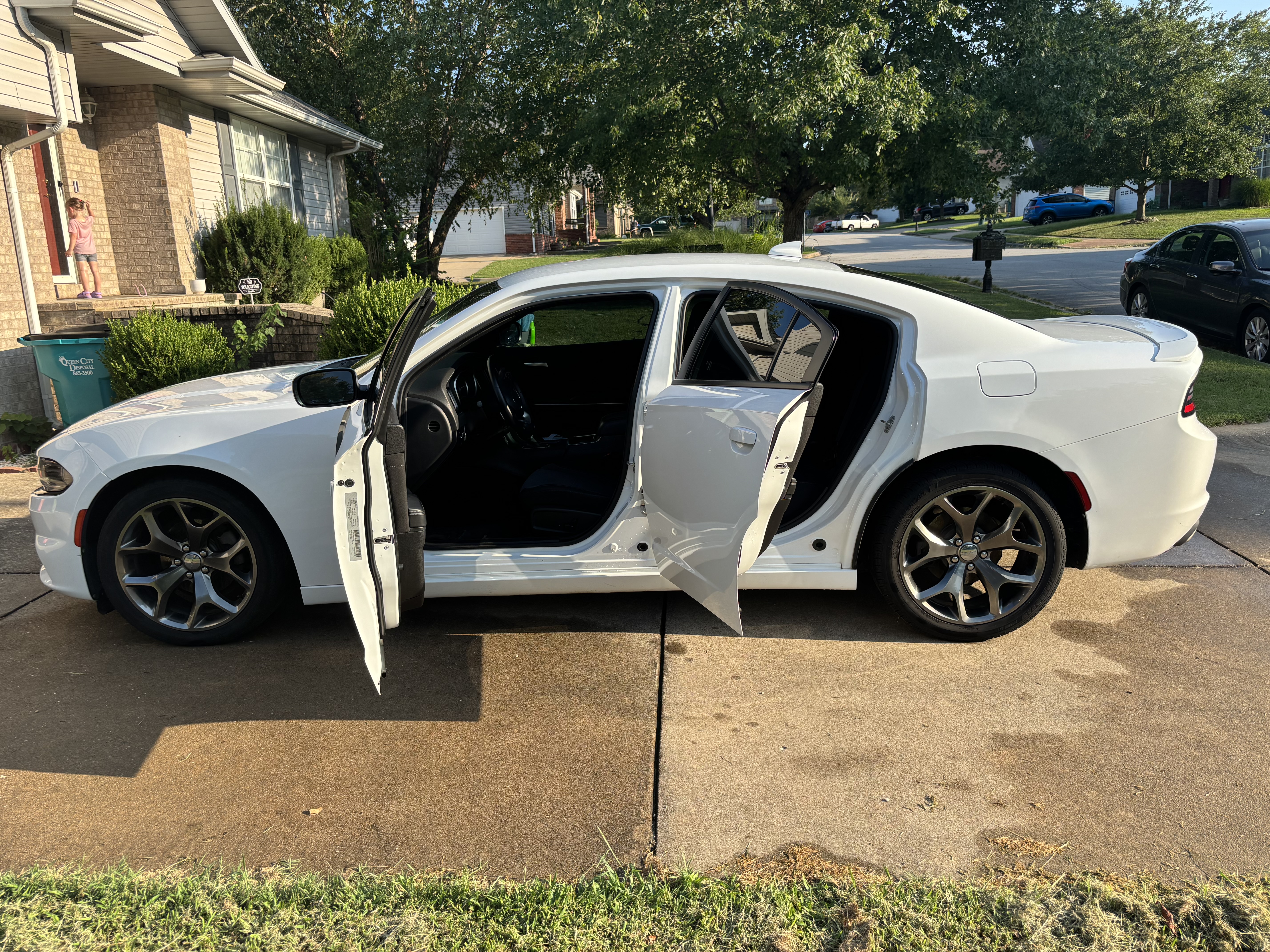 Used 2015 Dodge Charger SXT RWD image 16