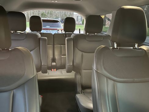 Used 2025 Ford Explorer Active w/ Active Comfort Package image 16