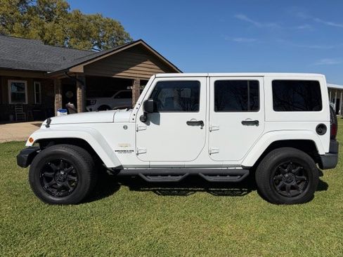 Used 2015 Jeep Wrangler Unlimited Sahara w/ Connectivity Group image 2