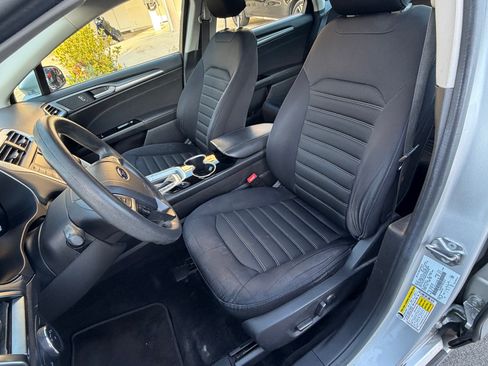 Used 2015 Ford Fusion SE FWD image 9