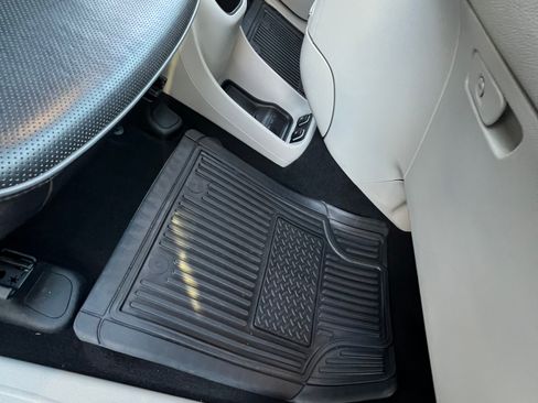 Used 2018 Chrysler Pacifica Limited w/ Tire & Wheel Group image 13