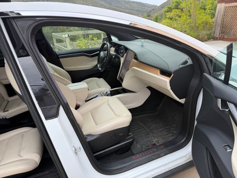 Used 2020 Tesla Model X Long Range image 6
