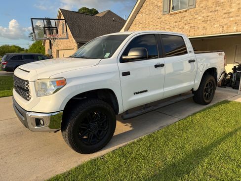 Used 2017 Toyota Tundra SR5 w/ SR5 Upgrade Package image 4