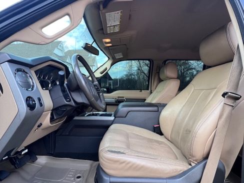 Used 2014 Ford F250 Lariat w/ Lariat Interior Package image 18