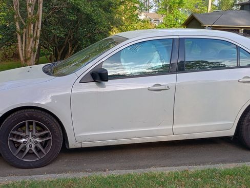 Used 2011 Ford Fusion S image 2