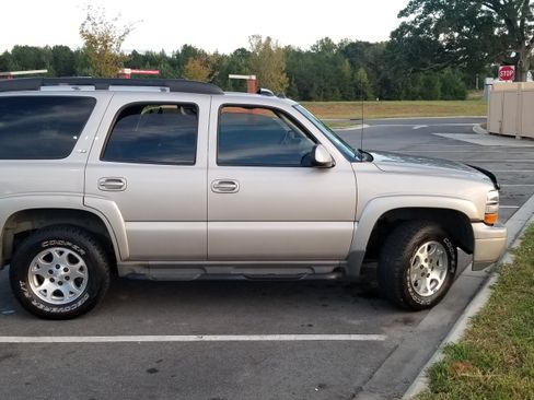 Used 2005 Chevrolet Tahoe Z71 w/ Preferred Equipment Group image 2