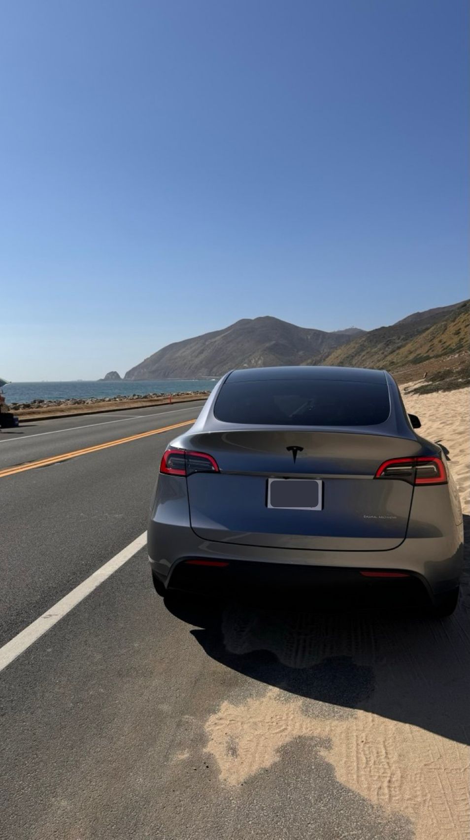 Used 2024 Tesla Model Y Long Range AWD/4WD image 2