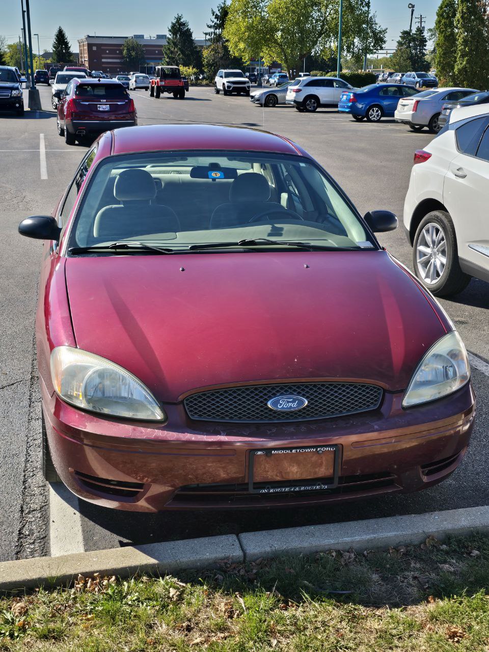 Used 2004 Ford Taurus SE FWD image 2
