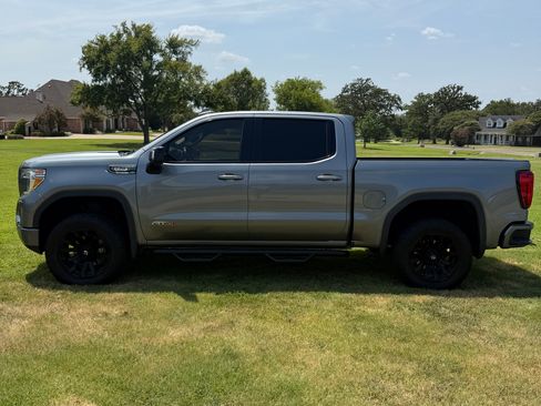 Used 2021 GMC Sierra 1500 AT4 w/ AT4 Value Package AWD/4WD image 2