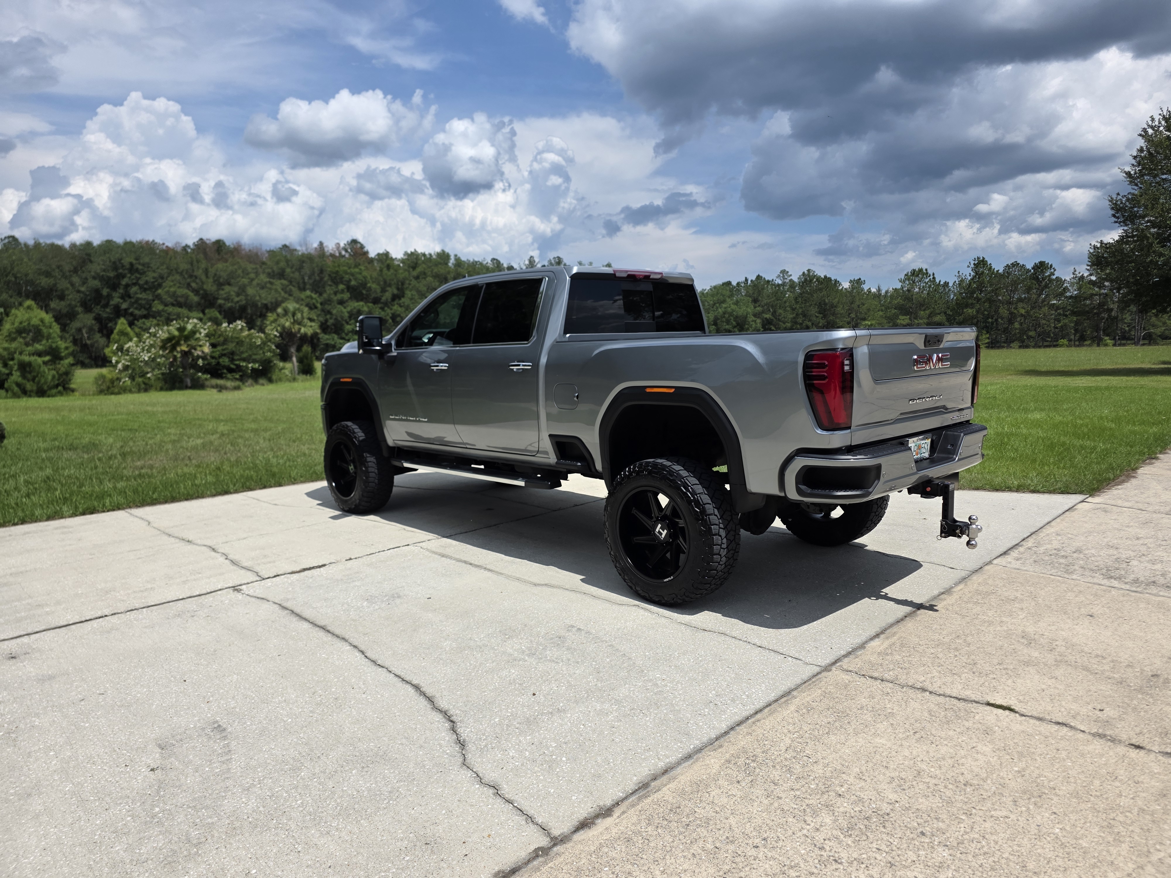 Used 2025 GMC Sierra 2500 Denali w/ Technology Package AWD/4WD image 12