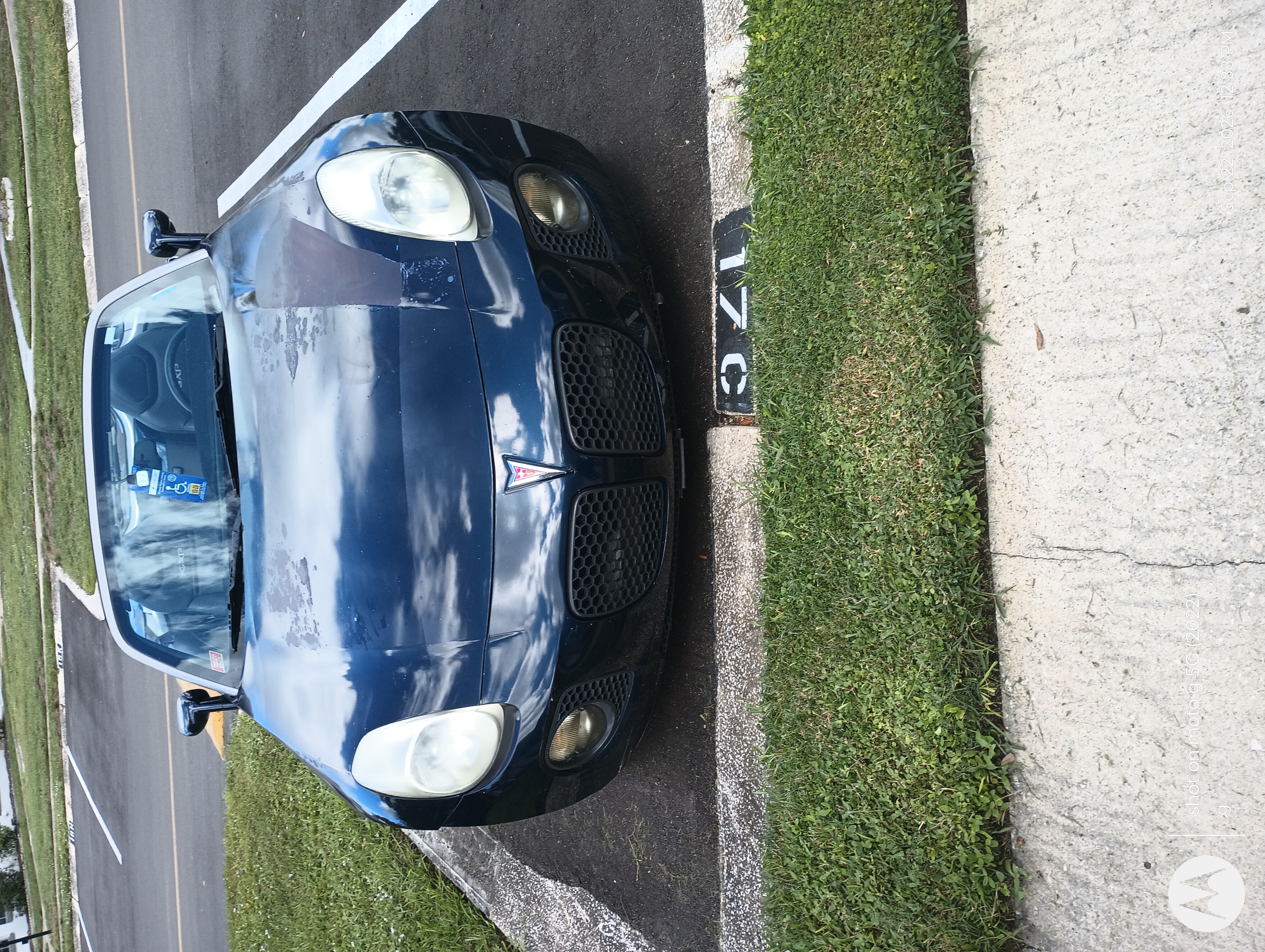 Used 2008 Pontiac Solstice GXP w/ Premium Package RWD image 5