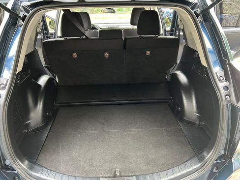 Used 2018 Toyota RAV4 LE AWD/4WD image 25