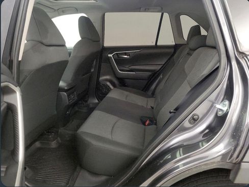Used 2021 Toyota RAV4 XLE image 19