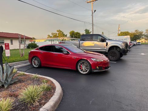 Used 2016 Tesla Model S P90D image 10