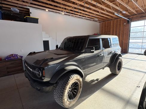 Used 2023 Ford Bronco Wildtrak image 2