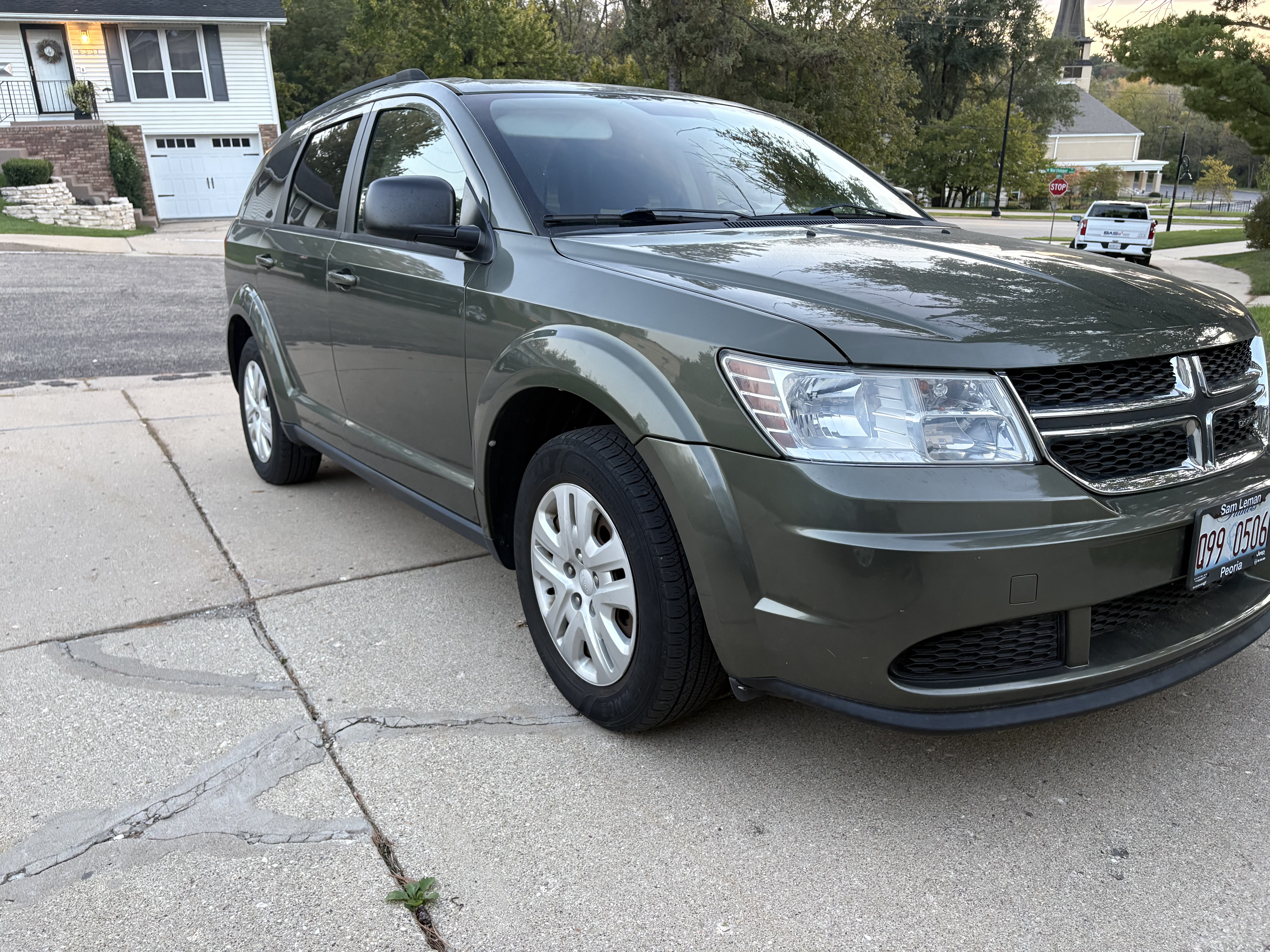 Used 2017 Dodge Journey SE FWD image 1