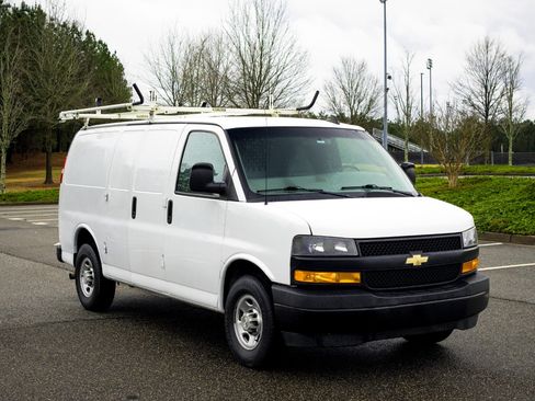 Used 2019 Chevrolet Express 2500 w/ Driver Convenience Package image 10