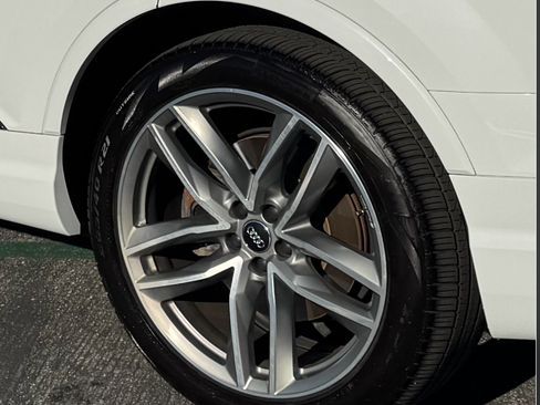 Used 2018 Audi Q7 3.0T Prestige w/ Prestige Package image 11